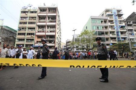 มีผู้เสียชีวิต 13 คนจากเหตุเพลิงไหม้ในพม่า